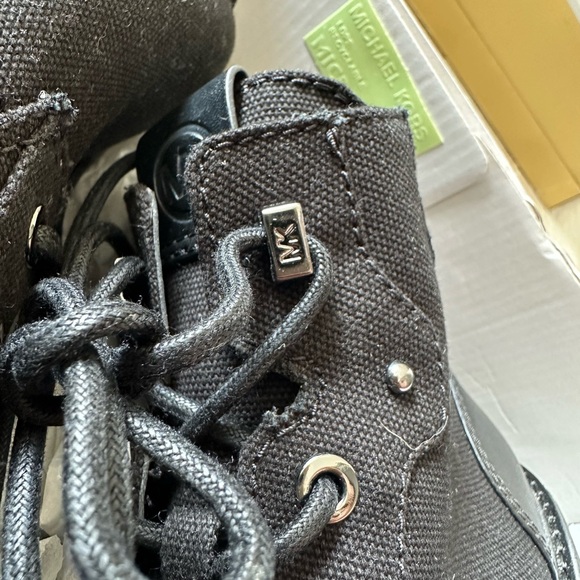 MAKE OFFER: Authentic Michael Kors Trudy Bootie in Heavy Canvas - Picture 4 of 6